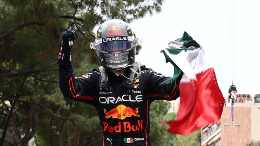 เซร์คีโอ เปเรซ: นักแข่ง Red Bull เซ็นสัญญาขยายสัญญากับทีม Formula One ถึงปี 2024